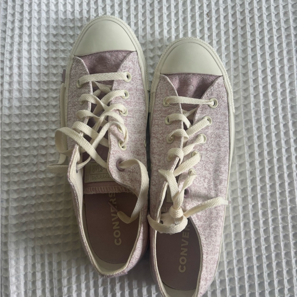 Converse Women's Light Pink Canvas Sneakers NEVER WORN